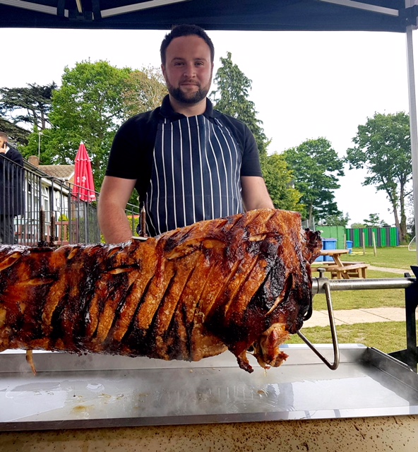 a-family-garden-party-with-hog-roast-evesham-spitting-pig-midlands